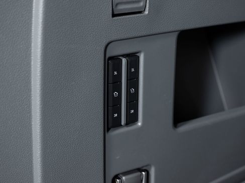 Used 2021 Lincoln Navigator Reserve w/ Cargo Convenience Package image 22