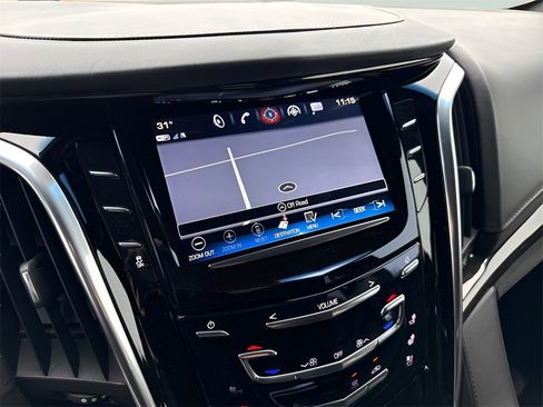 Used 2019 Cadillac Escalade ESV Platinum image 29