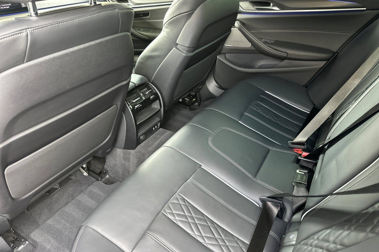 Used 2023 BMW M550i xDrive w/ Executive Package AWD/4WD image 14