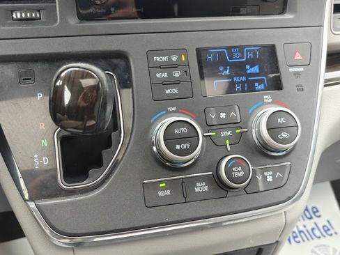 Used 2017 Toyota Sienna XLE image 38