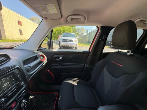 Used 2015 Jeep Renegade Trailhawk image 24