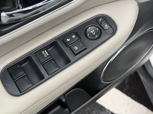 Used 2017 Honda HR-V EX-L image 12