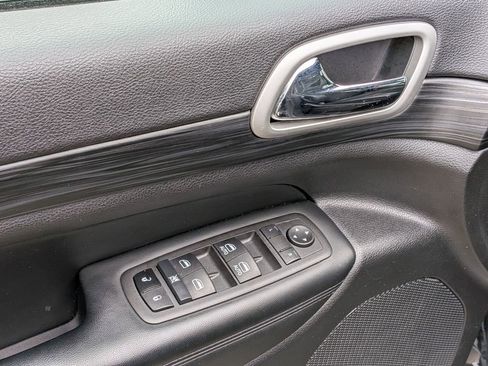 Certified 2022 Jeep Grand Cherokee Laredo X image 11