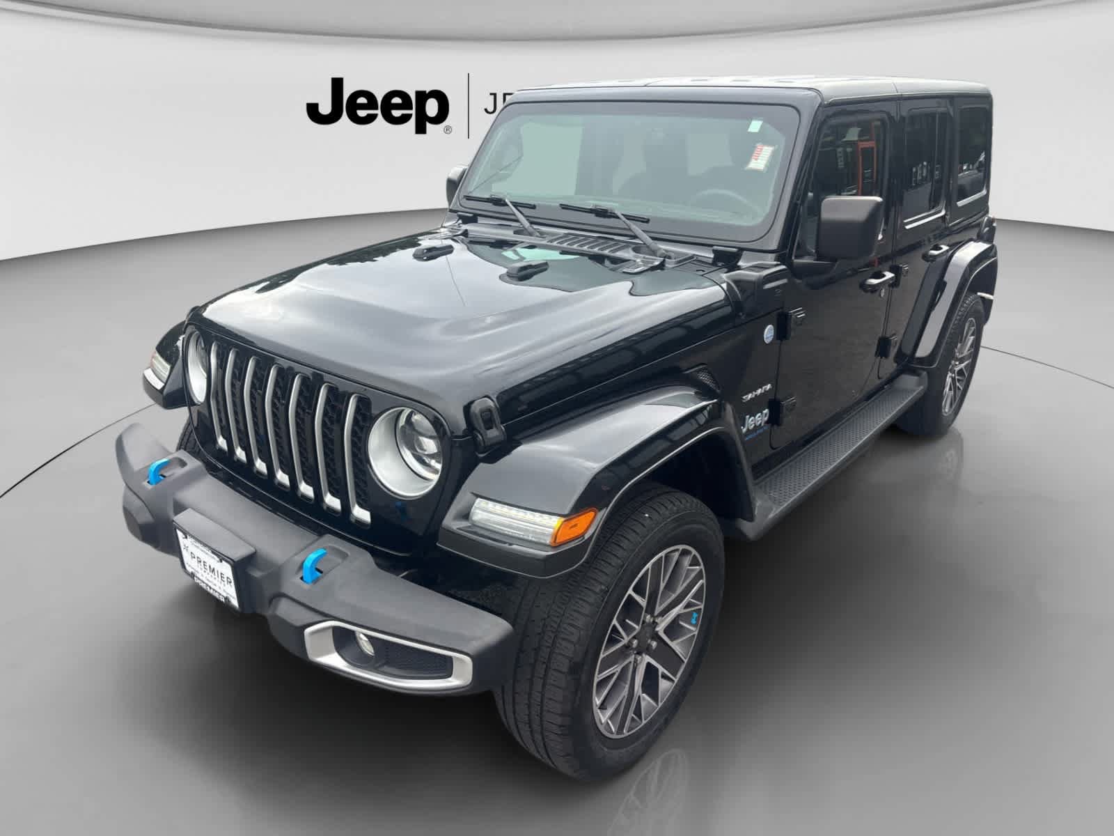 Used 2023 Jeep Wrangler Unlimited Sahara w/ Cold Weather Group AWD/4WD image 3