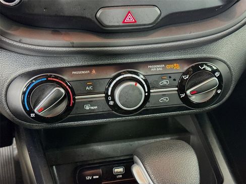Certified 2025 Kia Soul LX w/ LX Technology Package FWD image 16