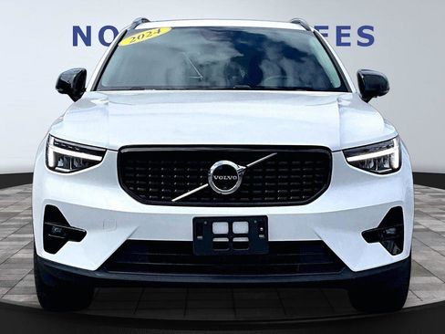 Used 2024 Volvo XC40 B5 Plus AWD/4WD image 2