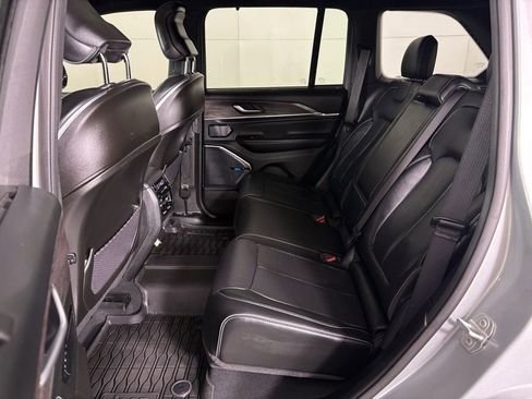 Used 2022 Jeep Grand Cherokee Overland w/ Luxury Tech Group IV image 37