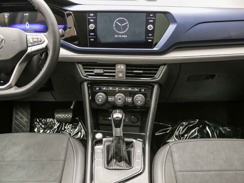 Used 2024 Volkswagen Taos SE w/ Panoramic Sunroof Package FWD image 14