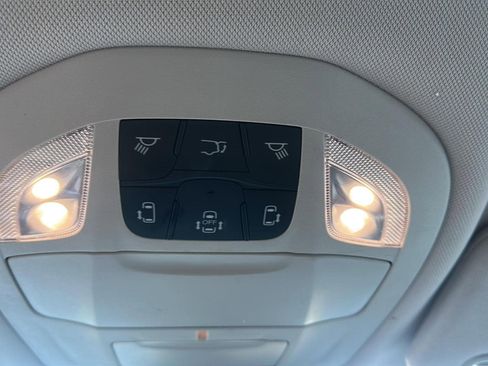 Used 2022 Chrysler Pacifica Touring-L image 31