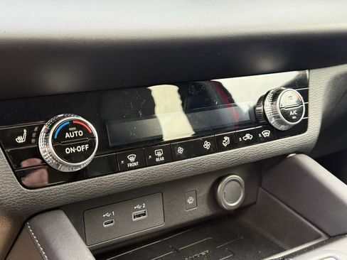 Used 2025 Mitsubishi Outlander SE image 19