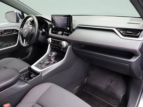 Certified 2021 Toyota RAV4 SE w/ Weather & Moonroof Package image 26