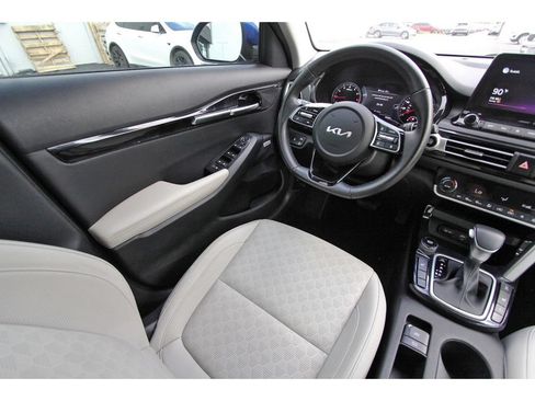 Certified 2022 Kia Seltos SX w/ Sunroof Package AWD/4WD image 9