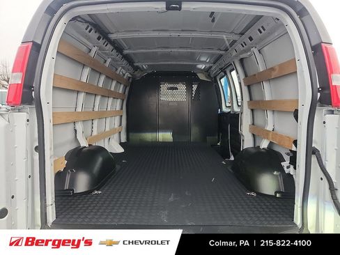Used 2024 GMC Savana 2500 w/ Driver Convenience Package image 32