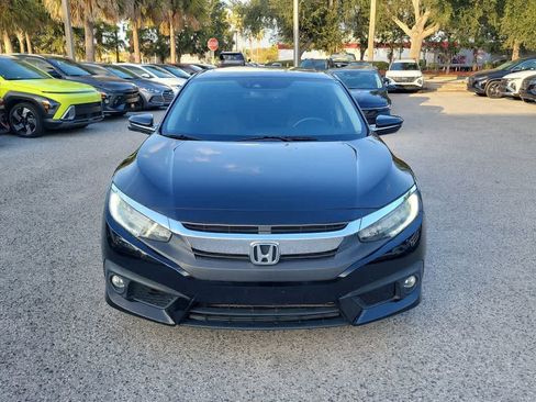 Used 2018 Honda Civic Touring image 9
