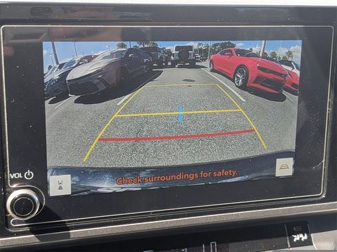 Used 2025 Toyota Camry SE image 21