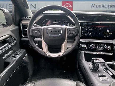 Used 2024 GMC Sierra 1500 Denali w/ Technology Package AWD/4WD image 9