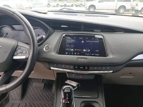 Used 2023 Cadillac XT4 Luxury FWD image 17
