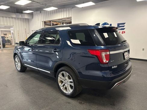 Used 2017 Ford Explorer XLT w/ Equipment Group 202A AWD/4WD image 7