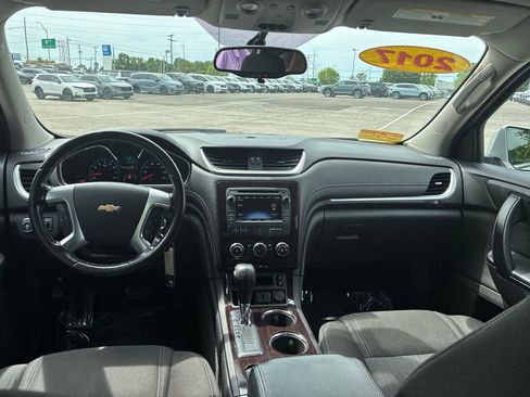 Used 2017 Chevrolet Traverse LT w/ Style and Technology Package FWD image 17