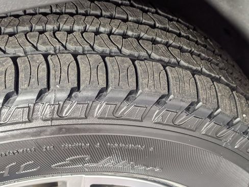 Certified 2023 Chevrolet Traverse LT FWD image 9