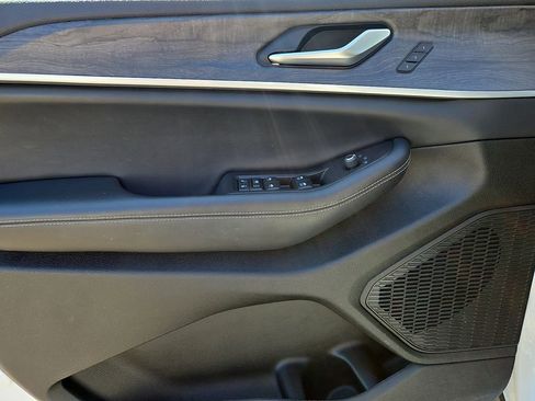 Used 2023 Jeep Grand Cherokee L Limited w/ Luxury Tech Group II image 13