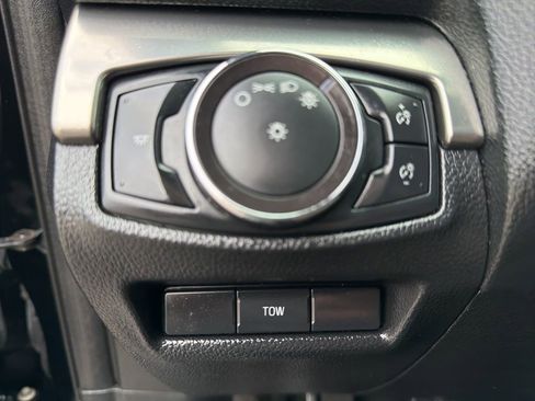 Used 2018 Ford Explorer XLT image 23