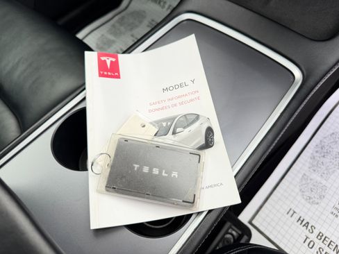 Used 2022 Tesla Model Y Long Range image 52