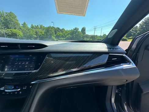 Used 2020 Cadillac XT6 Premium Luxury FWD image 16