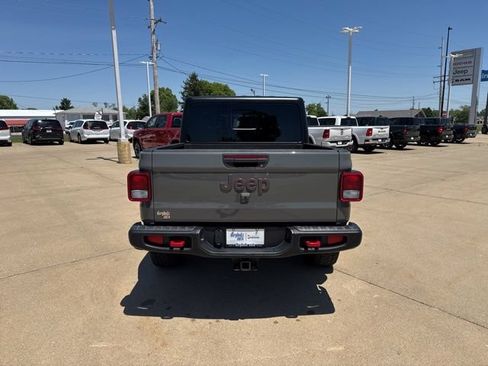 Used 2023 Jeep Gladiator Rubicon w/ Cold Weather Group AWD/4WD image 6