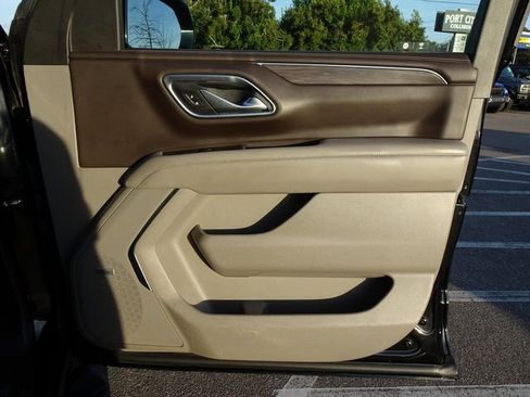 Used 2021 Chevrolet Suburban Z71 w/ Z71 Off-Road Package image 18