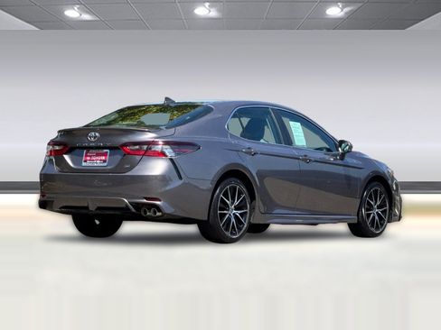 Used 2024 Toyota Camry SE FWD image 9