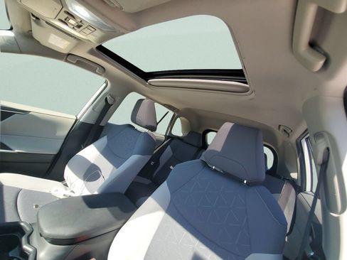 Used 2020 Toyota RAV4 XLE w/ Convenience Package AWD/4WD image 17