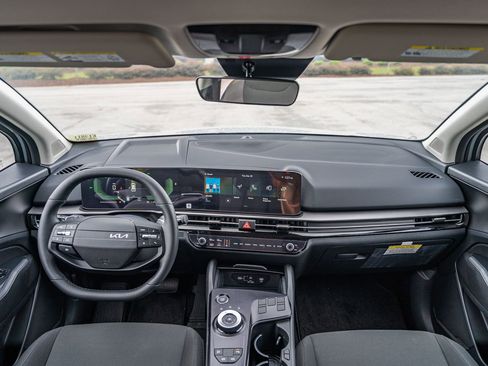 New 2026 Kia Sportage LX FWD image 16