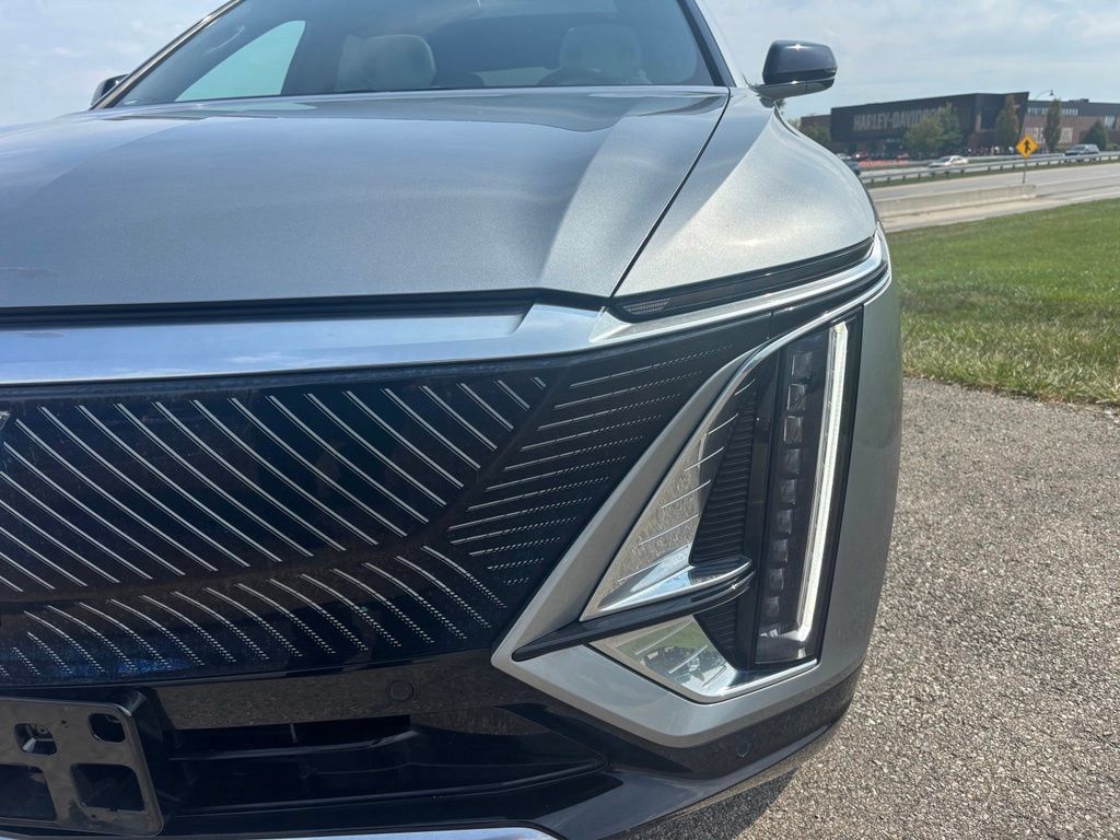 Certified 2024 Cadillac Lyriq Luxury AWD/4WD image 10