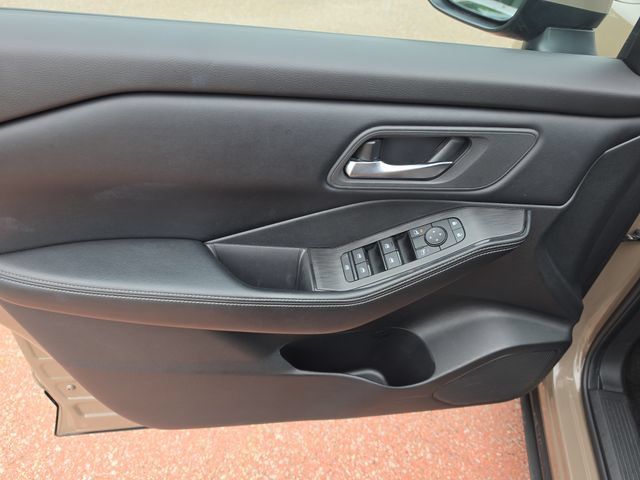 Used 2025 Nissan Rogue SV AWD/4WD image 10