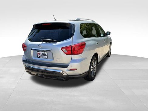 Used 2017 Nissan Pathfinder SV AWD/4WD image 9