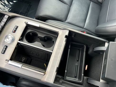 Used 2025 Lincoln Navigator Reserve image 20