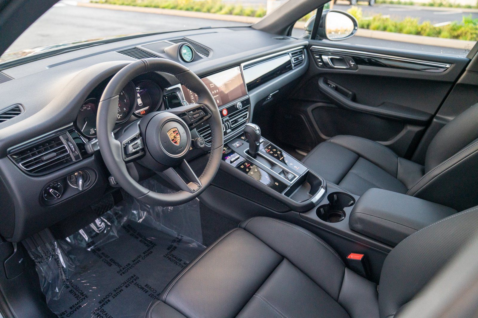 Certified 2026 Porsche Macan AWD/4WD image 5