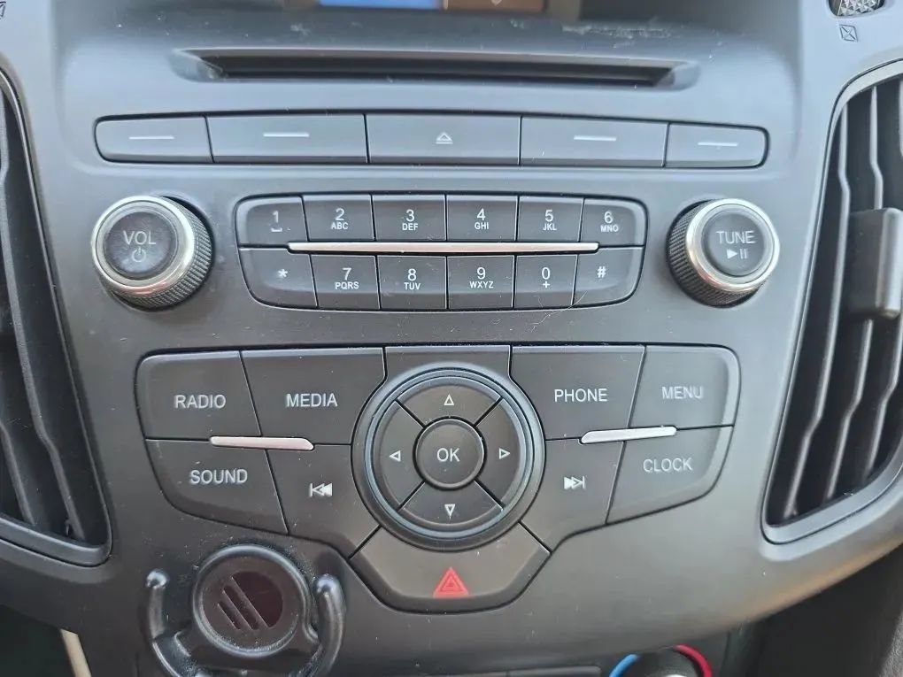 Used 2015 Ford Focus SE FWD image 22