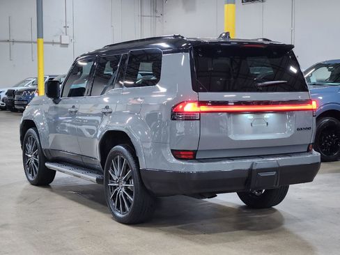 Used 2024 Lexus GX 550 w/ Accessory Package (Z1) image 11