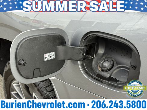 Used 2022 Chevrolet Suburban Z71 w/ Luxury Package AWD/4WD image 37
