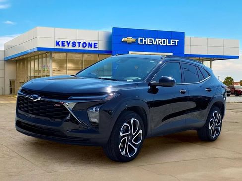 Used 2025 Chevrolet Trax RS FWD image 3
