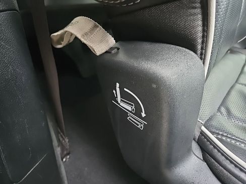 Used 2025 Chrysler Pacifica Limited image 91