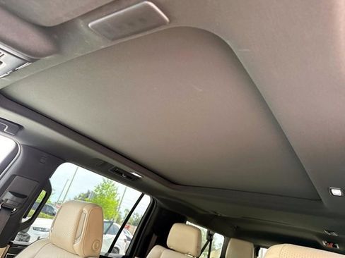 Used 2022 Cadillac Escalade ESV Premium Luxury AWD/4WD image 23