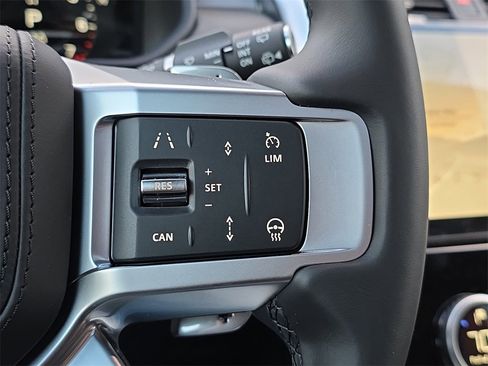 New 2026 Land Rover Discovery Limited Edition image 18
