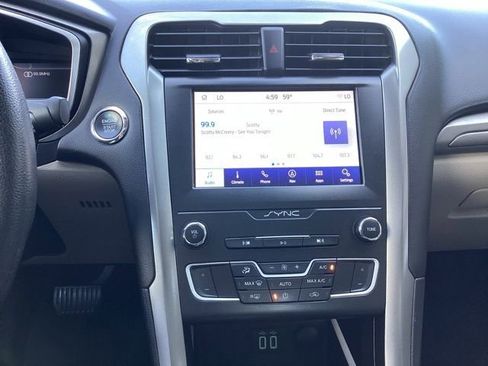Used 2019 Ford Fusion SE FWD image 17