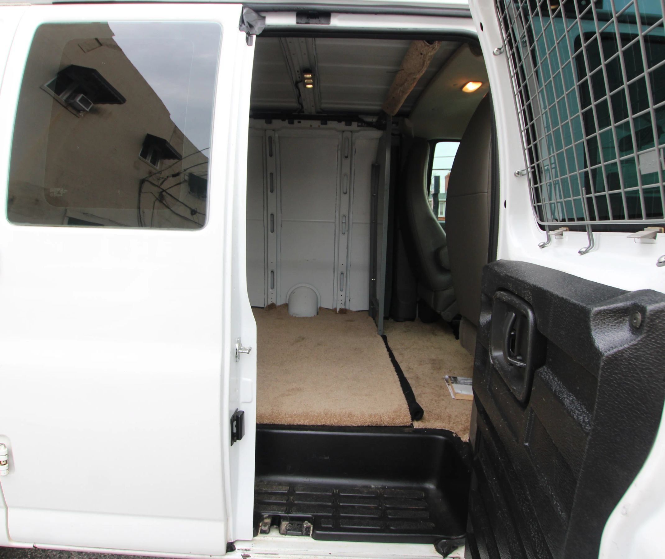 Used 2015 Chevrolet Express 2500 RWD image 11