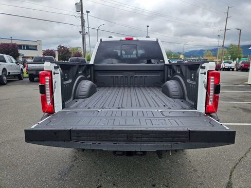 New 2026 Ford F250 Lariat w/ Black Appearance Package AWD/4WD image 6
