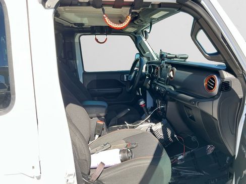 Used 2021 Jeep Gladiator Mojave w/ Cold Weather Group image 15