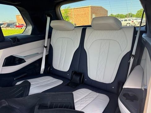 Used 2021 BMW X7 M50i w/ Dynamic Handling Package AWD/4WD image 12